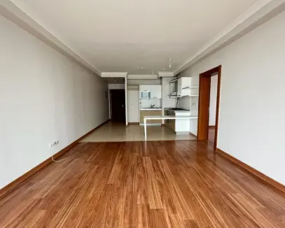 UPHİLL COURT GÖLET MANZARALI GENİŞ 1+1 SATILIK DAİRE