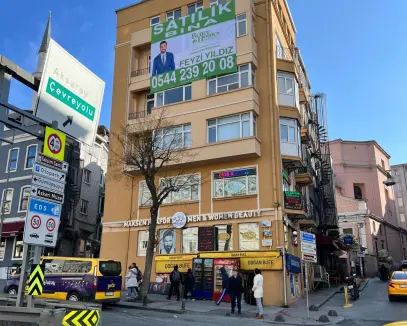 BEYOĞLU TAKSİM MEYDANA YAKIN ÖNÜ AÇIK KOMPLE SATILIK BİNA